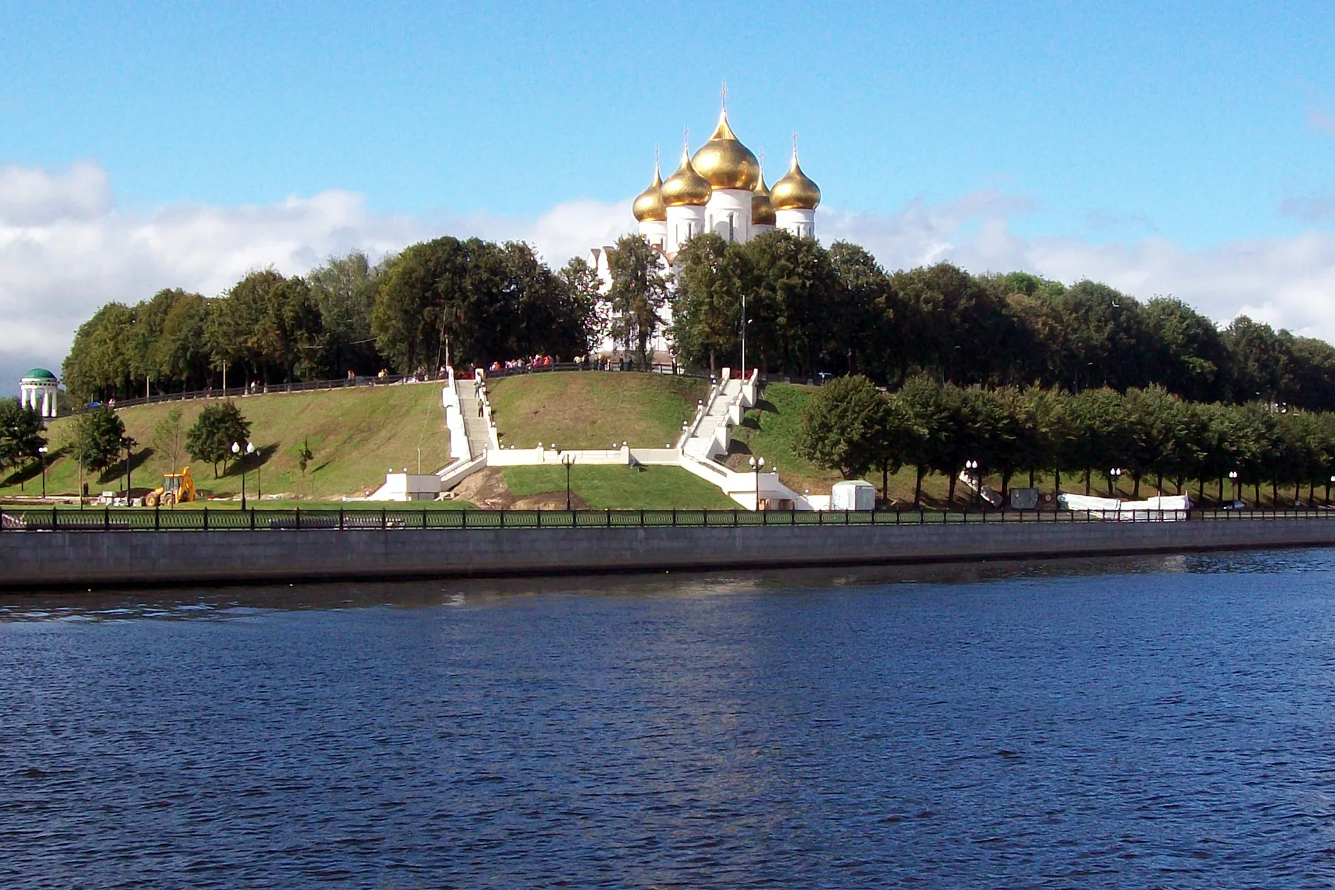 Стрелка, Волга и Успенский собор в Ярославле