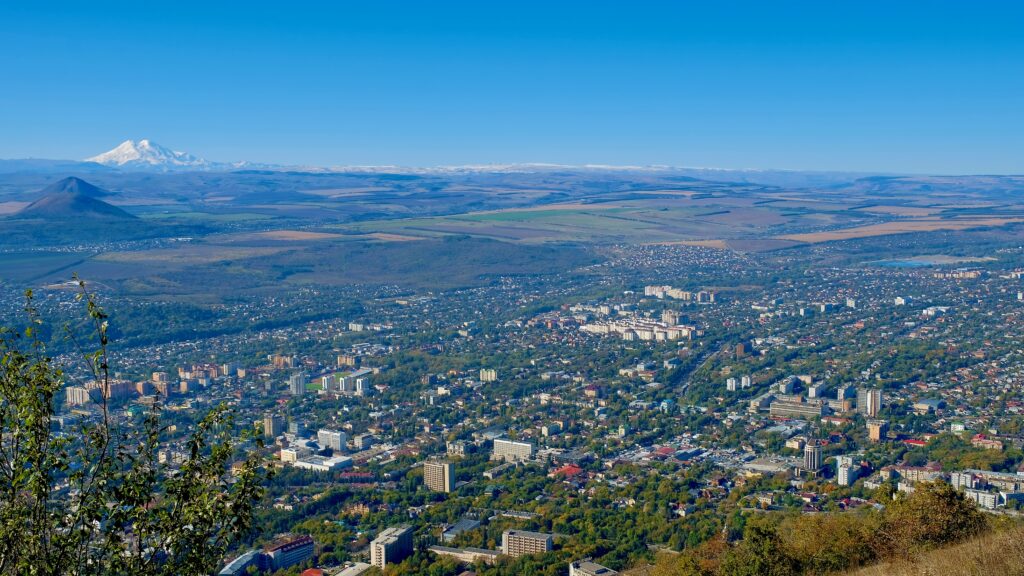 Пятигорск с вершины Машука в октябре